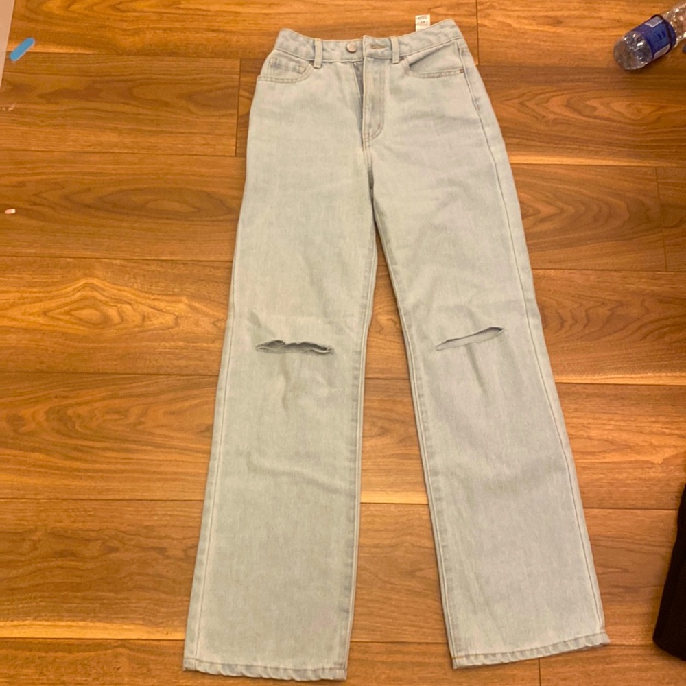 Never worn, high wasted 90’s wide legged jeans